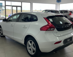 
										VOLVO V40 D2 full									