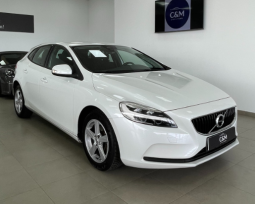 
										VOLVO V40 D2 full									