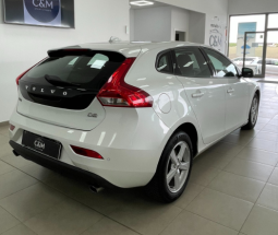 
										VOLVO V40 D2 full									