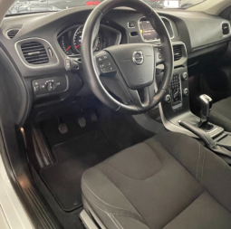 
										VOLVO V40 D2 full									