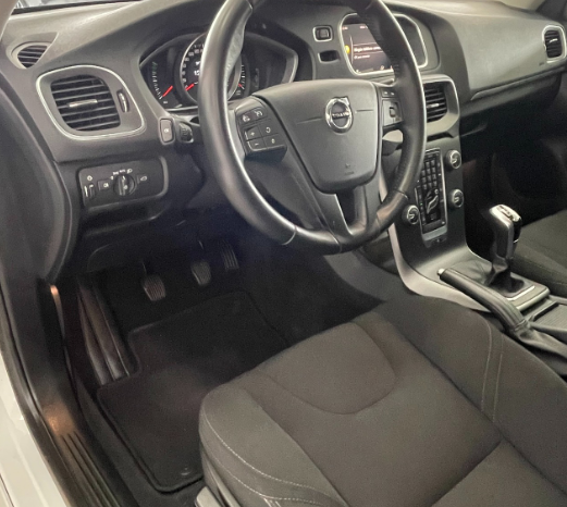 
								VOLVO V40 D2 full									