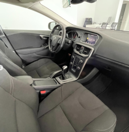 
										VOLVO V40 D2 full									