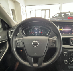 
										VOLVO V40 D2 full									